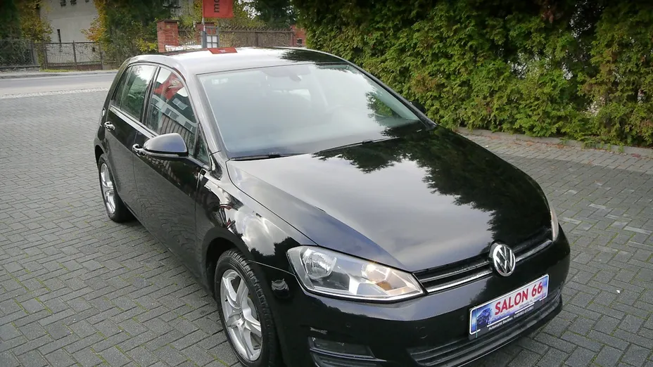 VOLKSWAGEN Golf -