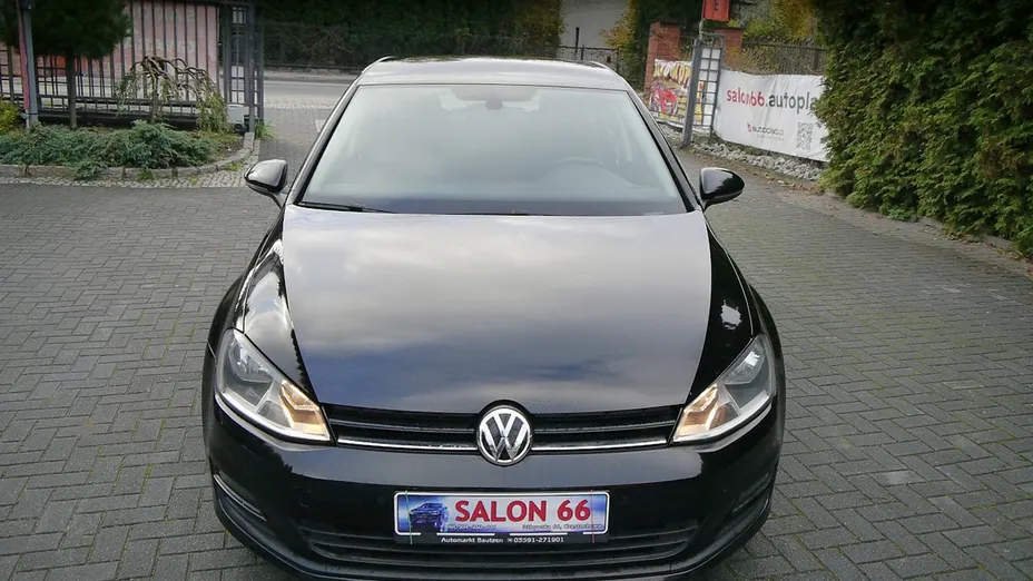 VOLKSWAGEN Golf -