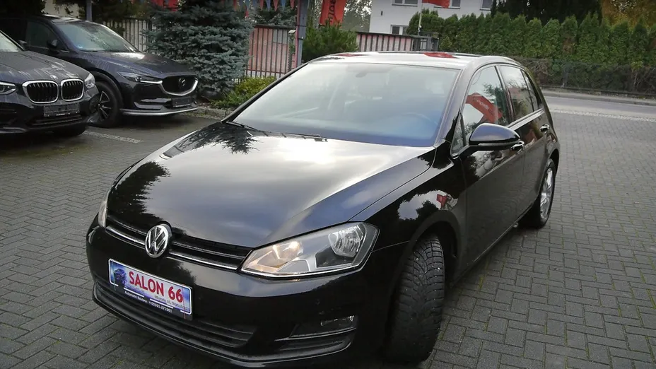 VOLKSWAGEN Golf -