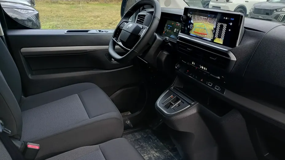 PEUGEOT Traveller -