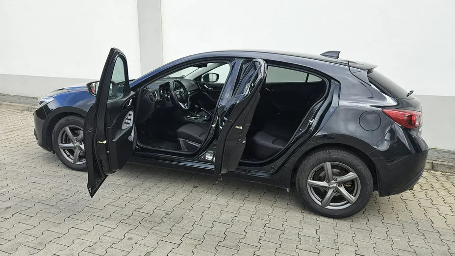 MAZDA 3 -