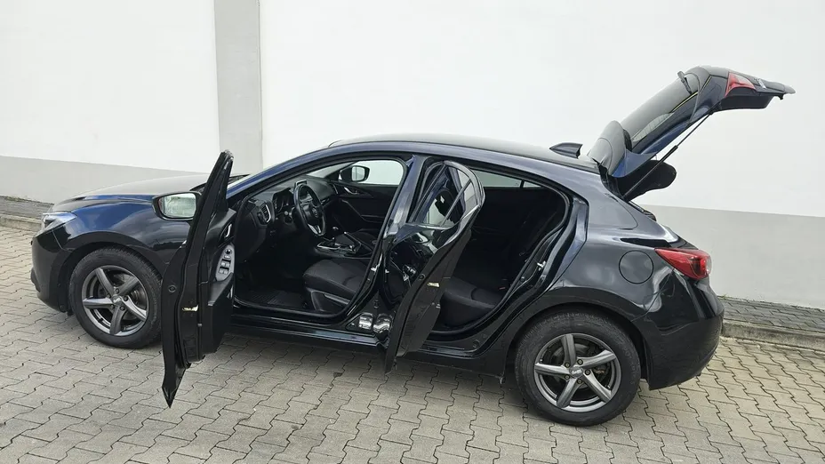 MAZDA 3 -