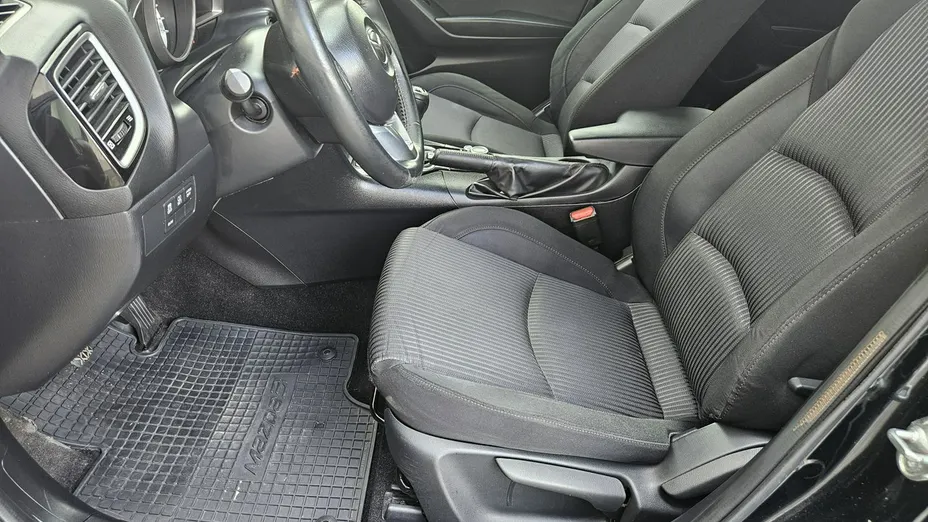 MAZDA 3 -