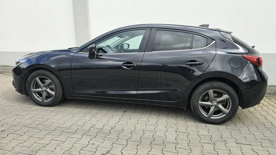 MAZDA 3 -