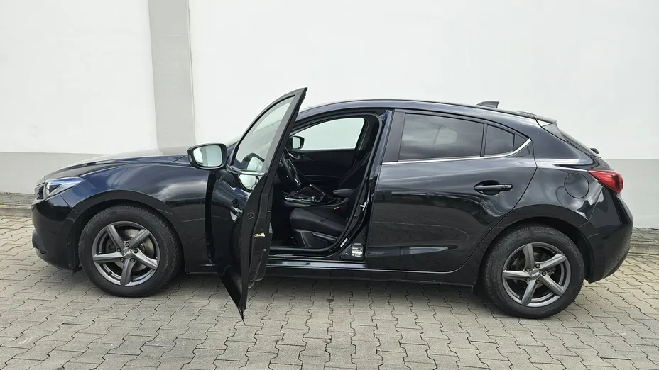 MAZDA 3 -