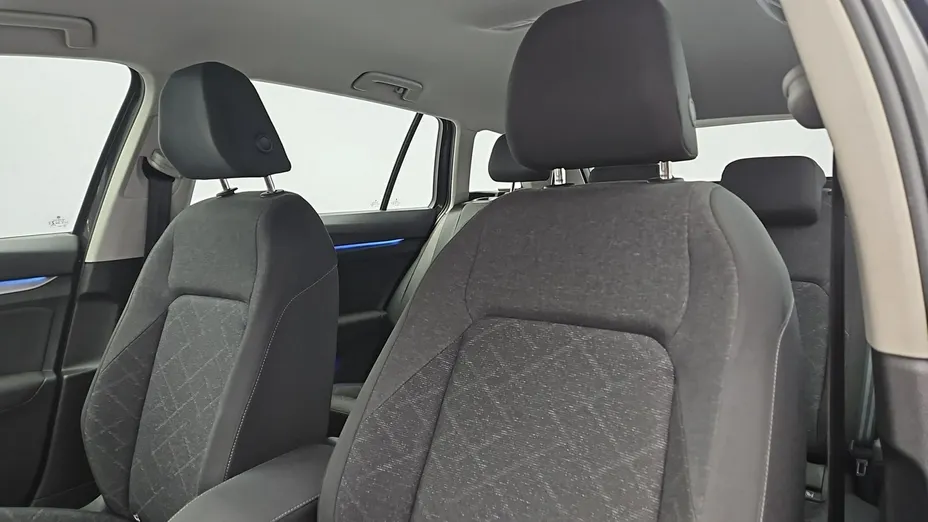 VOLKSWAGEN Golf -