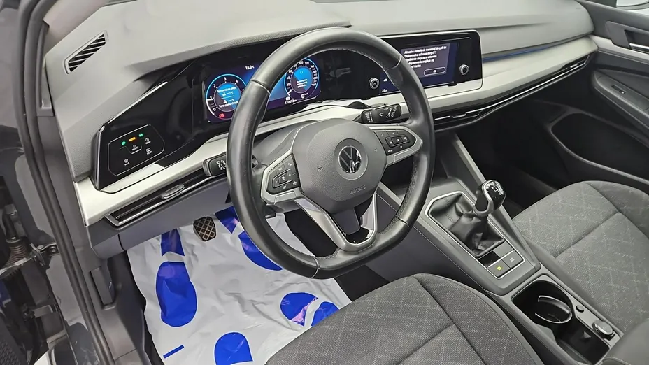 VOLKSWAGEN Golf -