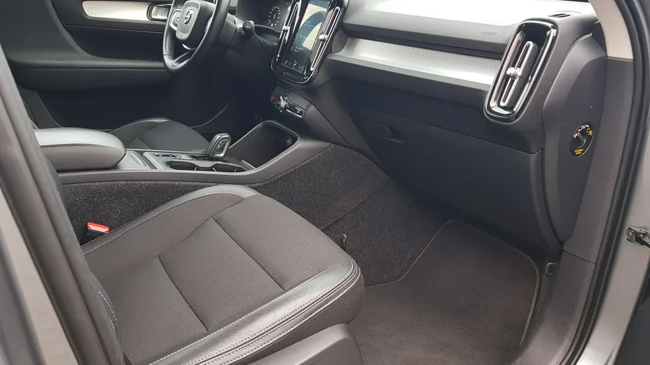 VOLVO XC40 -