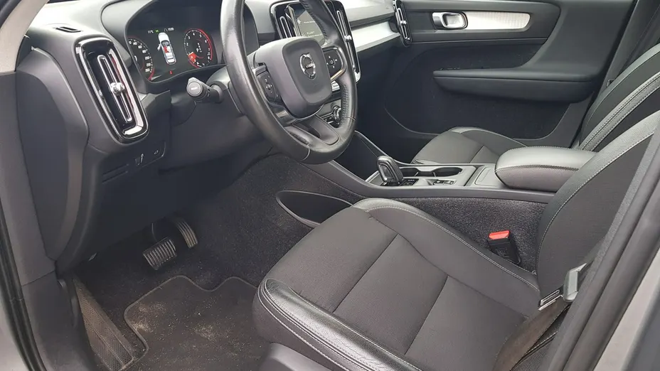 VOLVO XC40 -