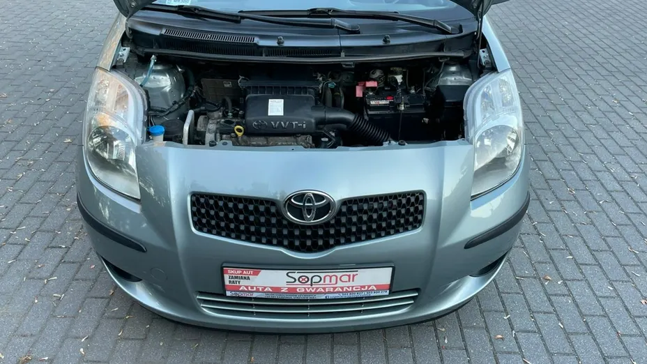 TOYOTA Yaris -