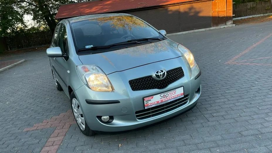 TOYOTA Yaris -
