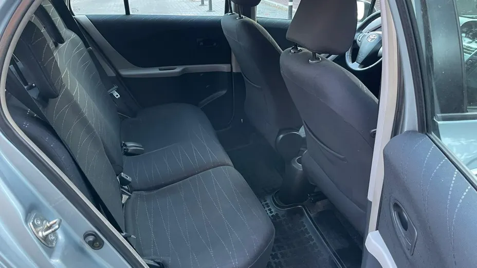 TOYOTA Yaris -