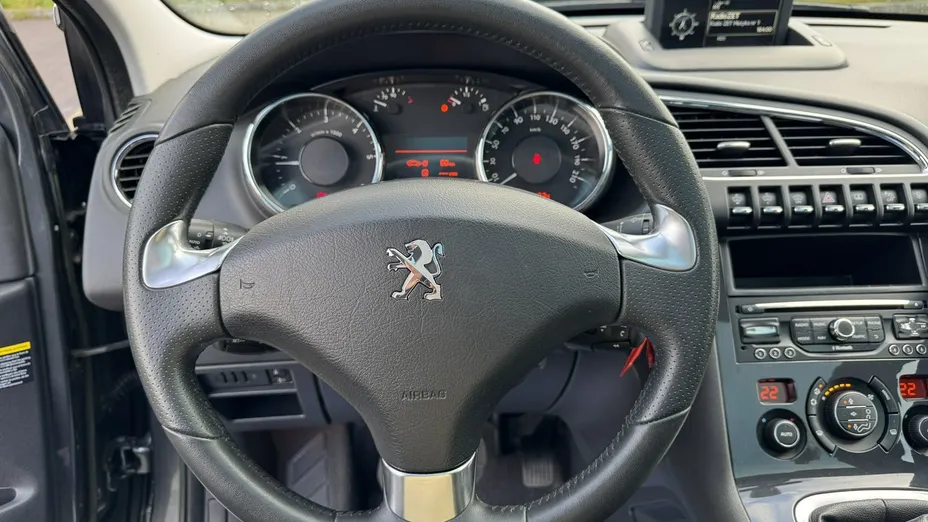 PEUGEOT 3008 -