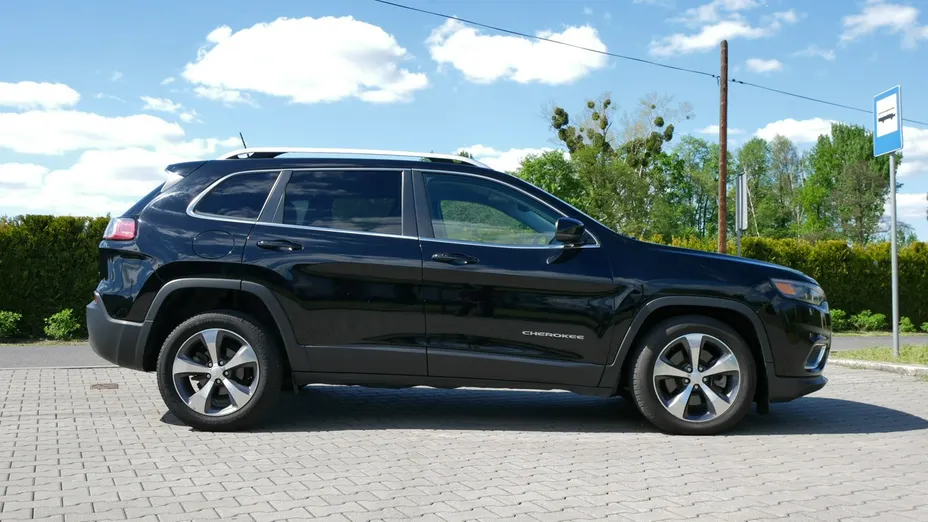 JEEP Cherokee -