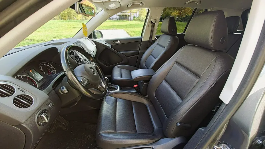 VOLKSWAGEN Tiguan -