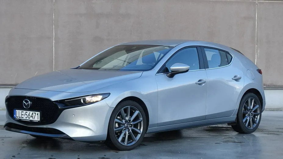 MAZDA 3 -