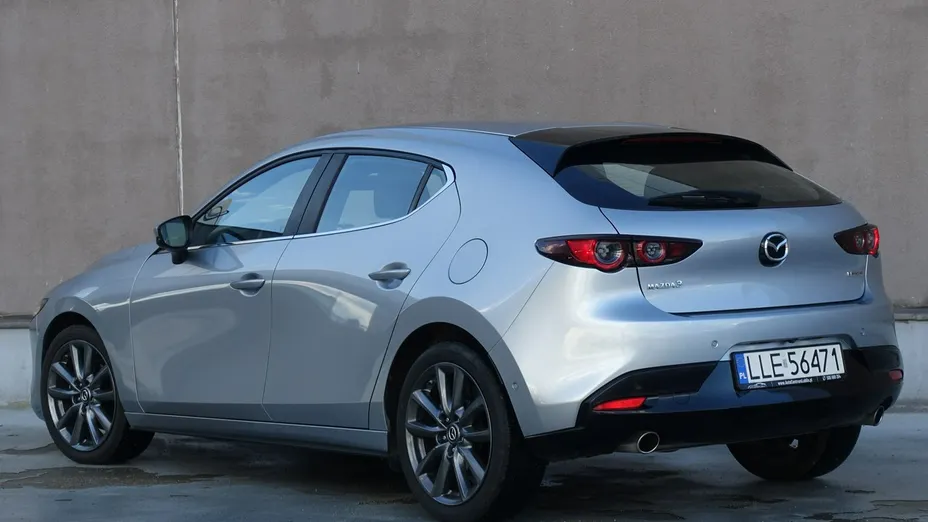 MAZDA 3 -