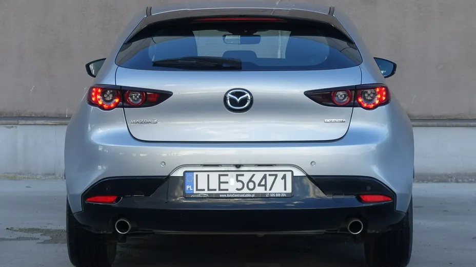 MAZDA 3 -