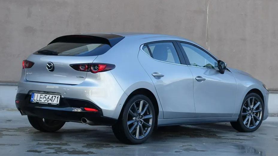 MAZDA 3 -