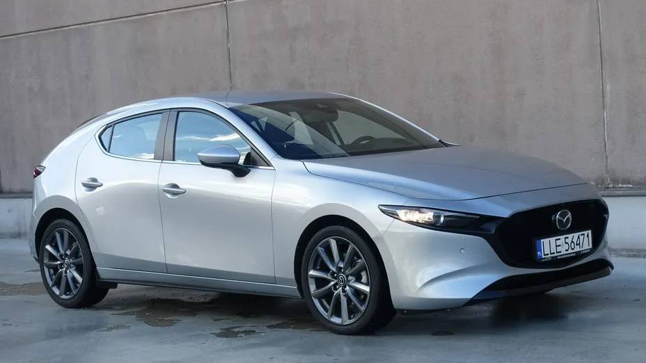 MAZDA 3 -
