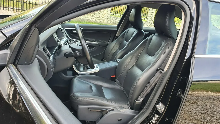 VOLVO S60 -