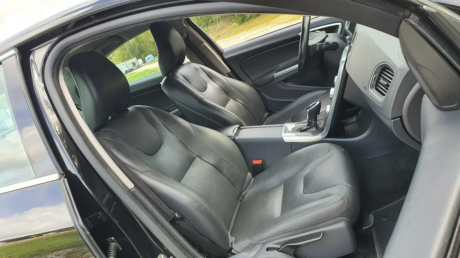 VOLVO S60 -