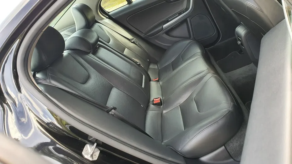 VOLVO S60 -