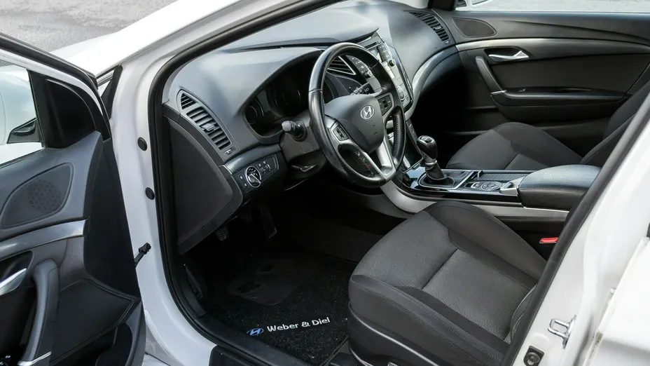 HYUNDAI i40 -