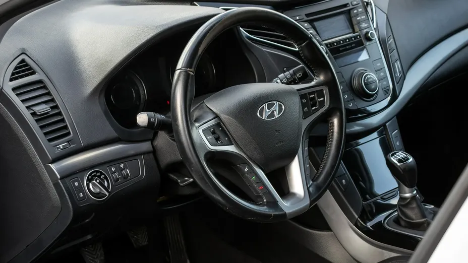 HYUNDAI i40 -