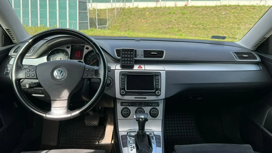 VOLKSWAGEN Passat -