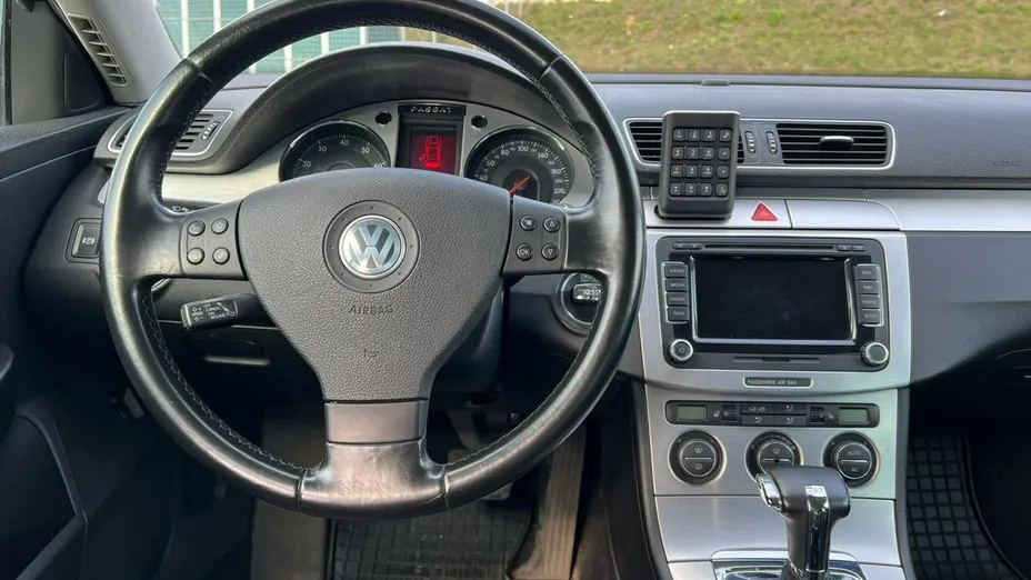 VOLKSWAGEN Passat -