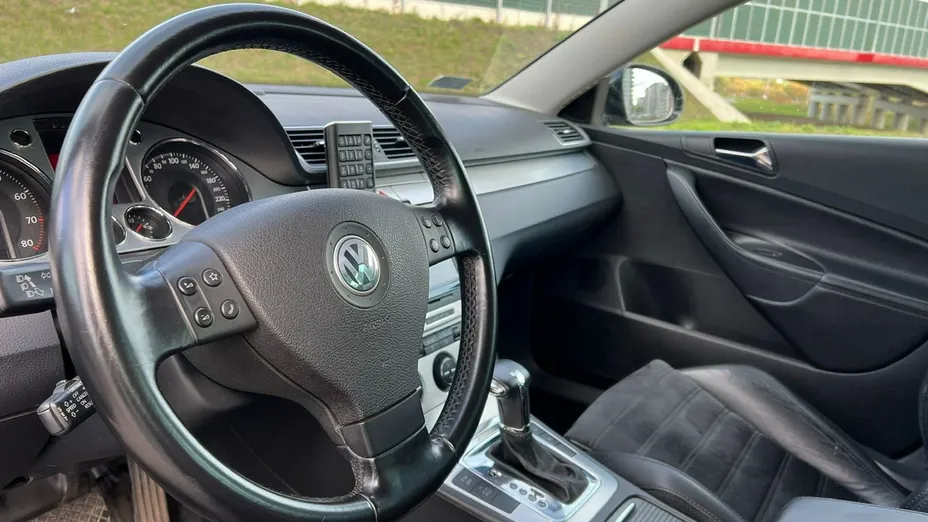 VOLKSWAGEN Passat -