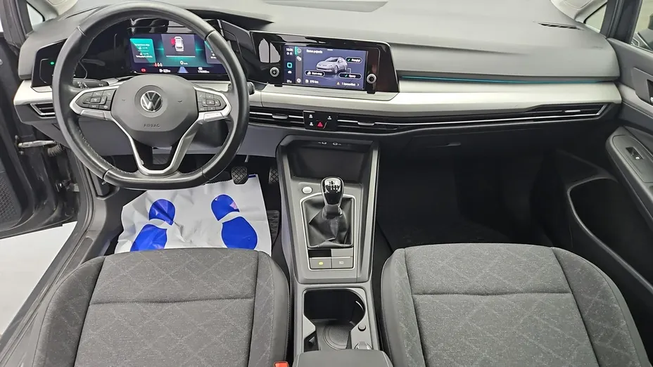 VOLKSWAGEN Golf -