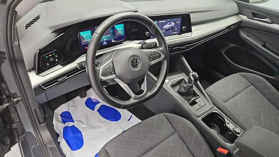 VOLKSWAGEN Golf -