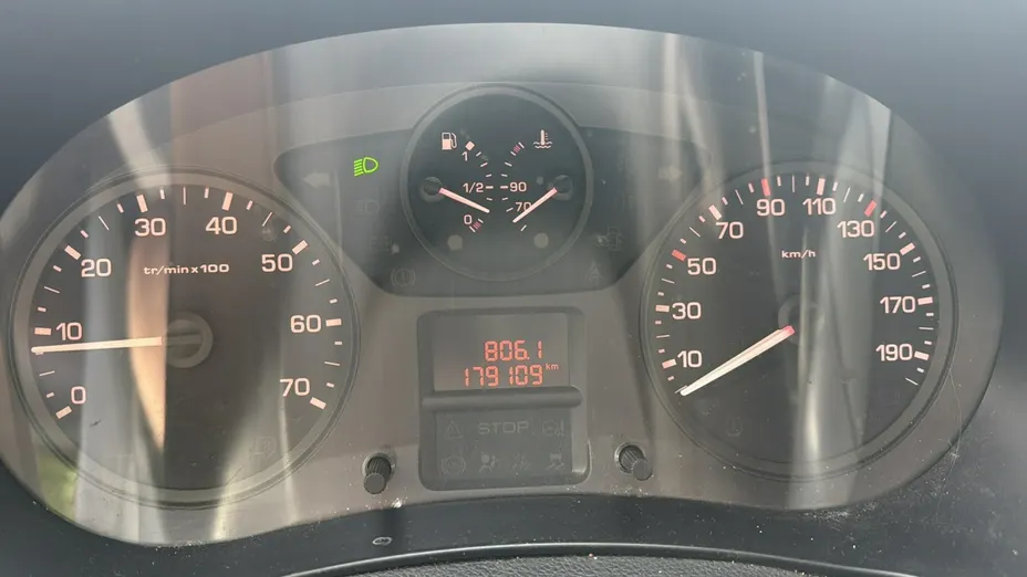 PEUGEOT Partner -