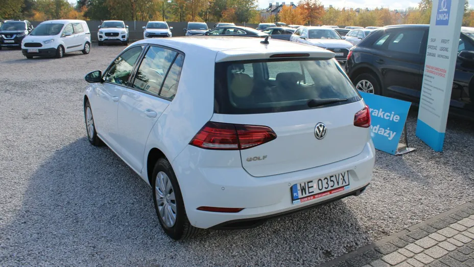 VOLKSWAGEN Golf -