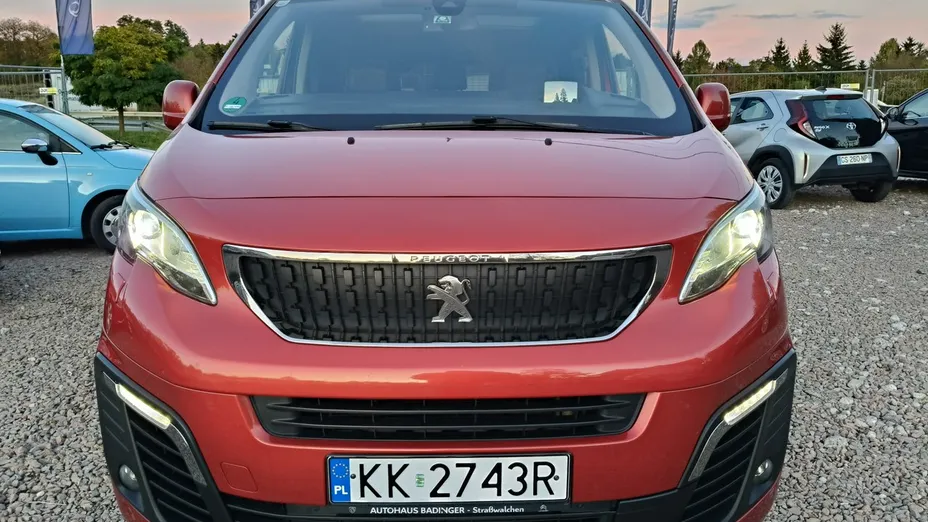 PEUGEOT Traveller -