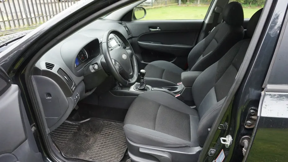 HYUNDAI i30 -