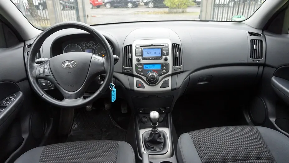 HYUNDAI i30 -