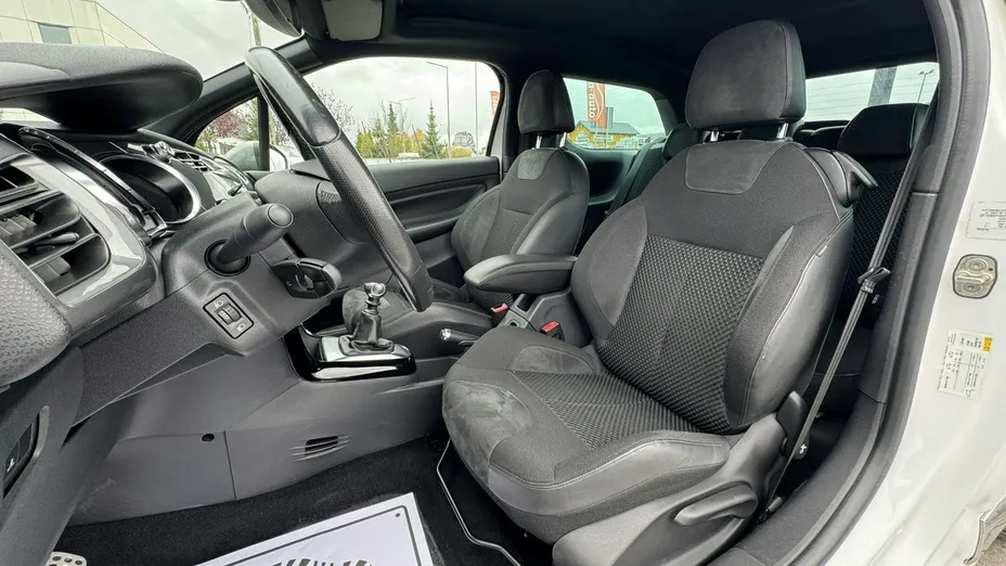 CITROEN DS3 -