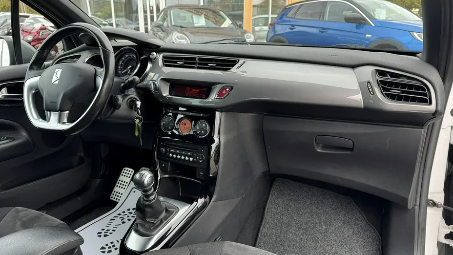 CITROEN DS3 -