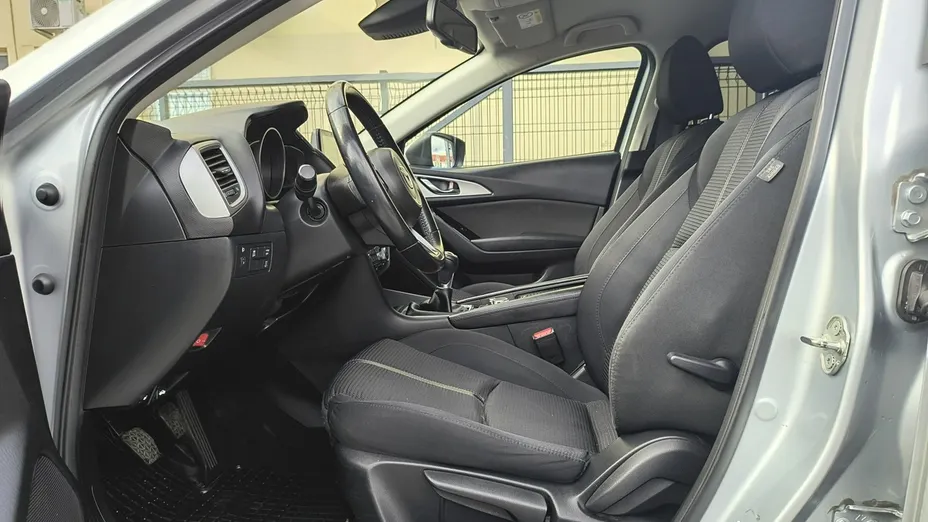 MAZDA 3 -