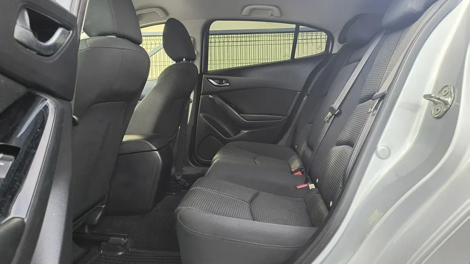 MAZDA 3 -