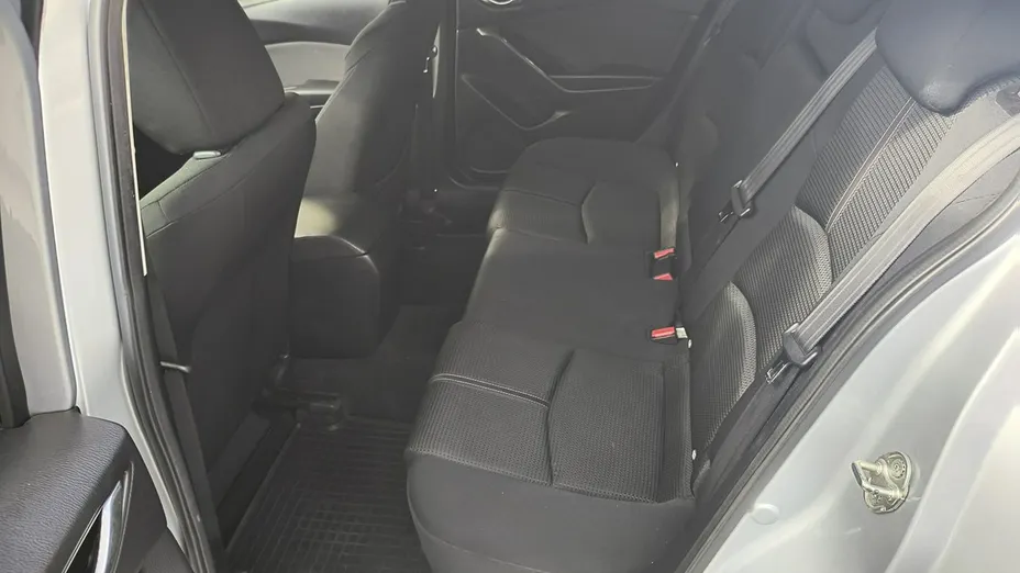 MAZDA 3 -