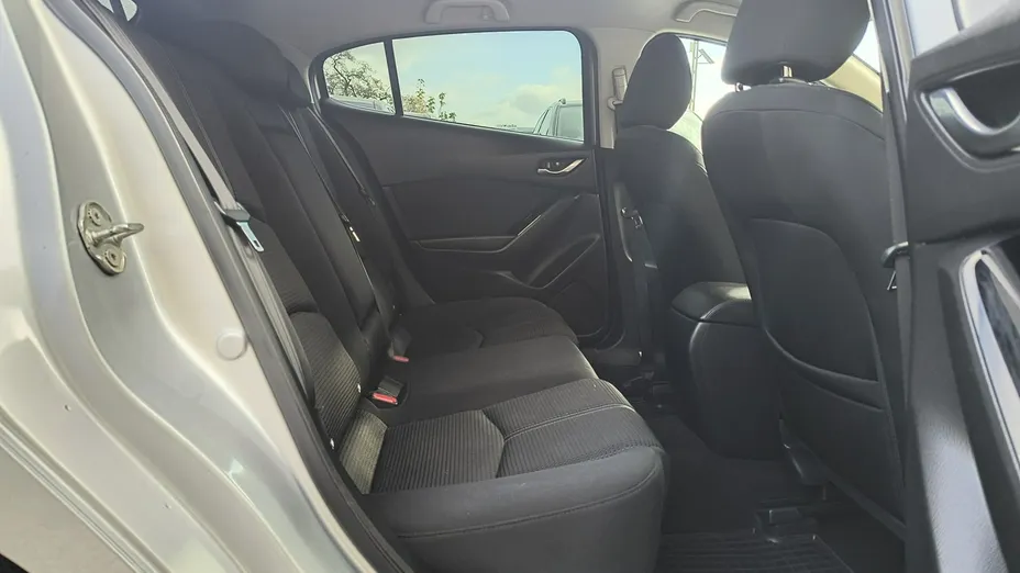 MAZDA 3 -