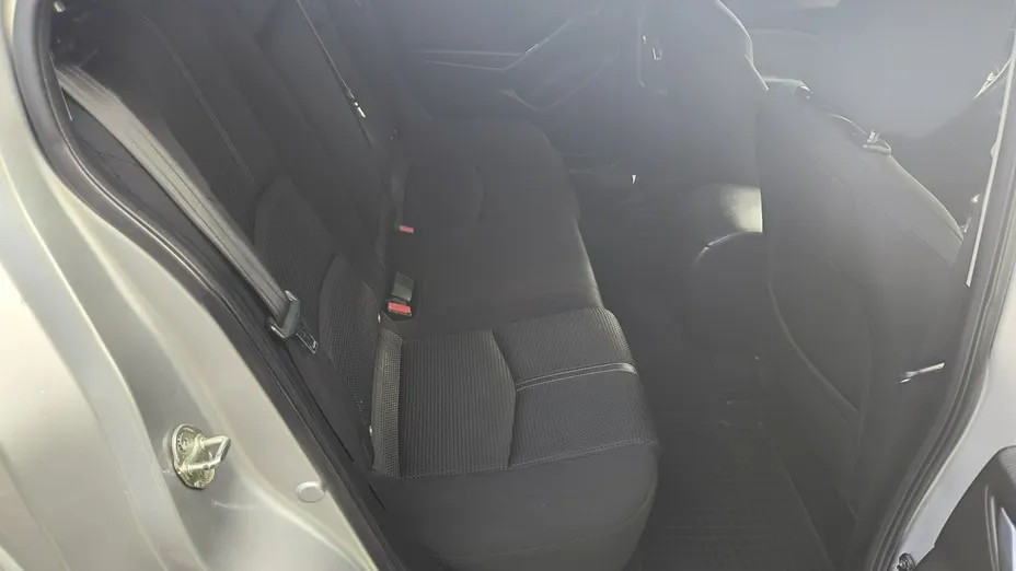 MAZDA 3 -
