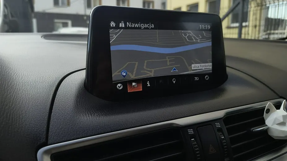 MAZDA 3 -