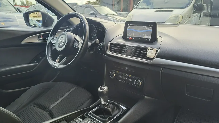MAZDA 3 -