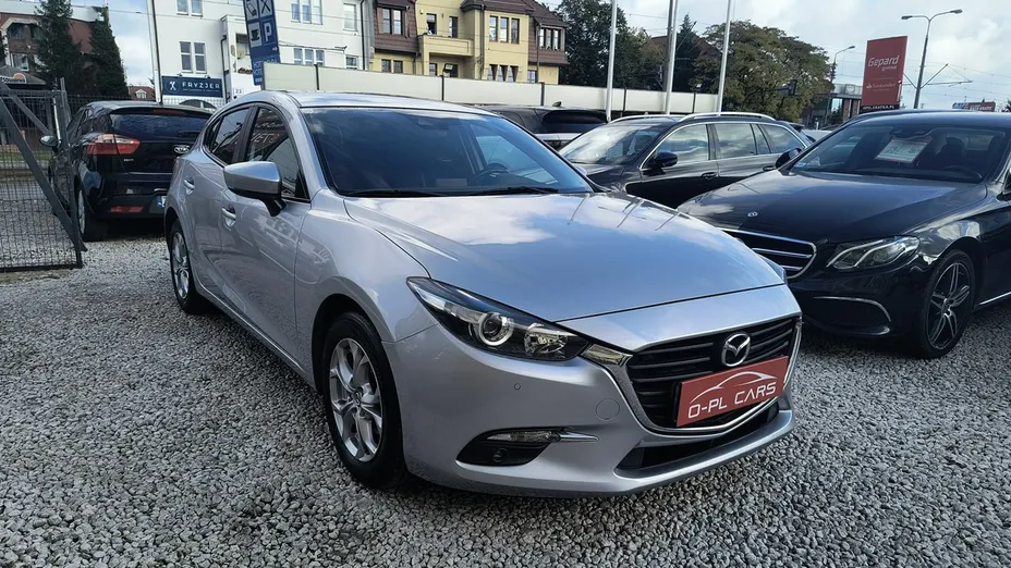 MAZDA 3 -