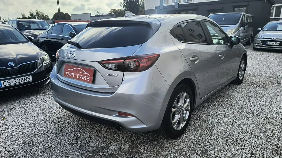 MAZDA 3 -